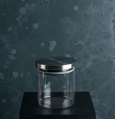 Glasburk Med Lock 0.6 Liter från Multi Agentur på mörk yta