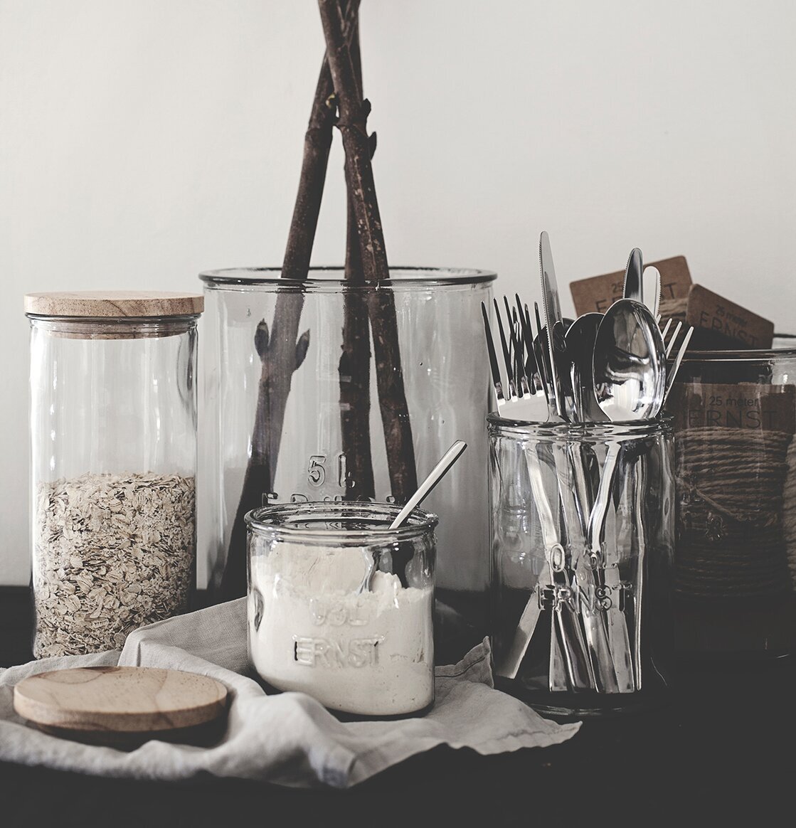 Glasburk 0,5 Liter från Ernst fylld med pulver och sked
