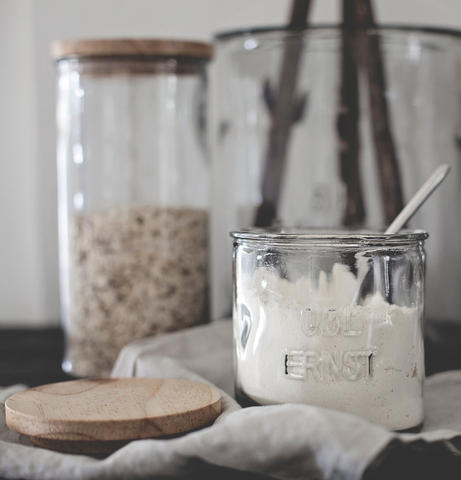 Trälock Till Ernst glasburk och glasburkar från Ernst